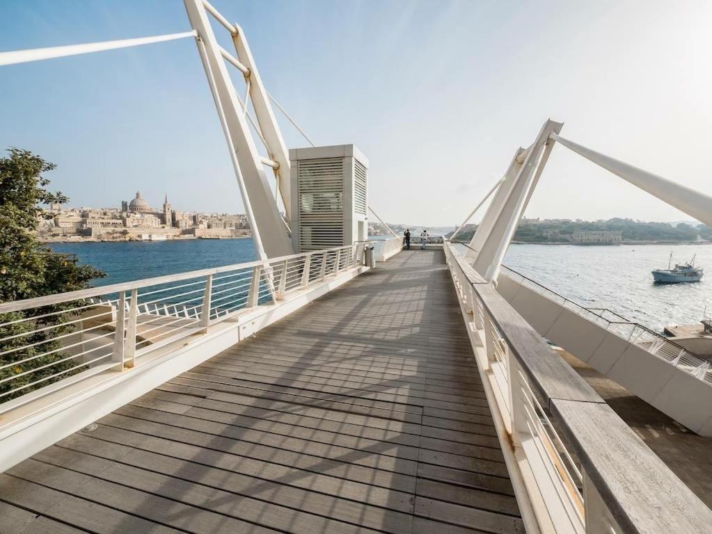 Апартаменты Unbeatable Location Valletta And Harbour Views Слима Экстерьер фото