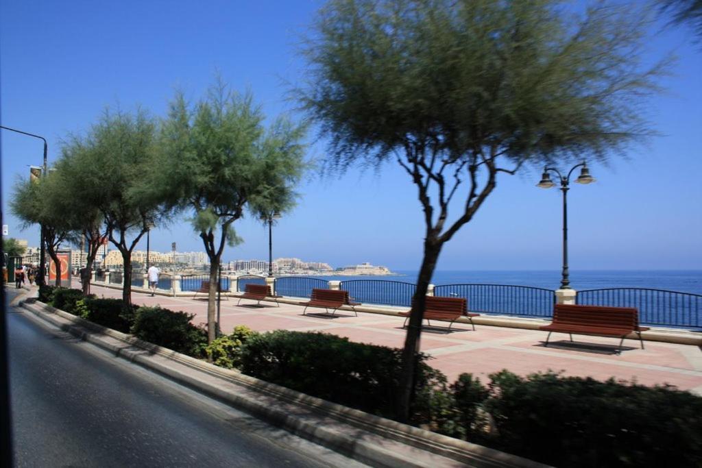 Апартаменты Unbeatable Location Valletta And Harbour Views Слима Экстерьер фото