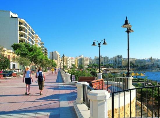 Апартаменты Unbeatable Location Valletta And Harbour Views Слима Экстерьер фото